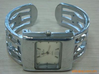 新款7341女装手镯表 时尚与实用的完美融合